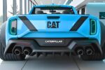 Camioneta Caterpillar 2026 Azul Concepto: Diseño Futurista de Vehículo Industrial y Potente Pickup